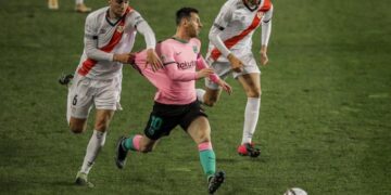 Messi regresa y anota en el triunfo del Barcelona ante el Rayo Vallecano