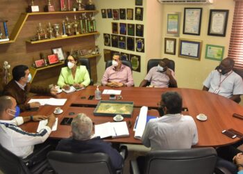 Director INAPA pondera mejoría servicio en municipio de Haina durante encuentro con autoridades locales y dirigentes comunitarios