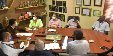 Director INAPA pondera mejoría servicio en municipio de Haina durante encuentro con autoridades locales y dirigentes comunitarios