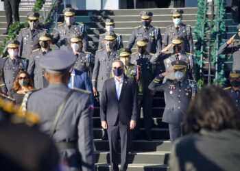 Abinader pasa revista a trabajos de la Policía Nacional
