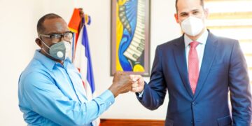 Alcalde Cristian Encarnación y director Promese/Cal coordinan acciones para instalar nuevas Farmacias del Pueblo en Los Alcarrizos