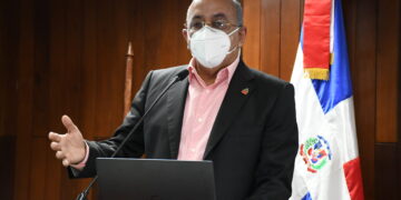 Ministro de Salud dice estar comprometido a disminuir gasto en salud  de la familia dominicana