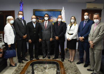 Ministro de Salud recibe visita autoridades UFEHC y UNIREMHOS