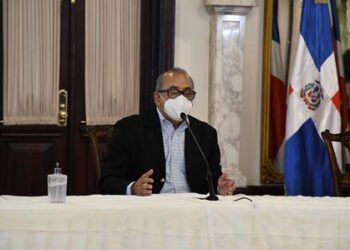 Ministro de Salud  resalta éxitos de protocolos en torneo de béisbol