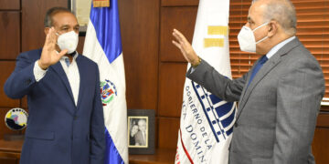 Ministro de Salud juramenta nuevo representante del MSP ante la Cruz Roja