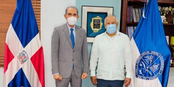 MESCYT y la UASD dan primer picazo para construcción de techado de plazoleta la academia