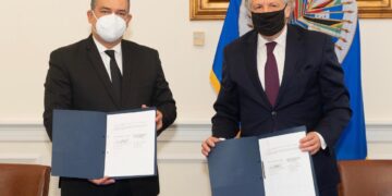 JCE y OEA firman acuerdo para alcanzar normas ISO en material electoral