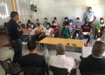 Oficina Senatorial de Elías Piña convoca a concurso para becas en área de tecnología