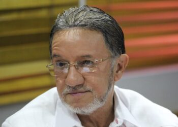 Amable Aristy se vacuna contra el covid-19