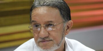 Amable Aristy se vacuna contra el covid-19