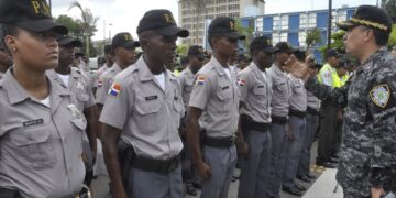 Policías inician Año Nuevo con aumento salarial que oscila entre un 10 hasta un 40%.