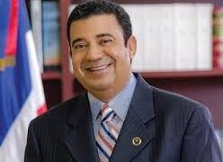 Euclides Sánchez presenta renuncia del PLD tras 35 años de militancia