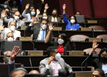 Diputados aprueban proyecto modifica Ley 340-06 que permite RD adquiera grandes cantidades vacuna covid-19