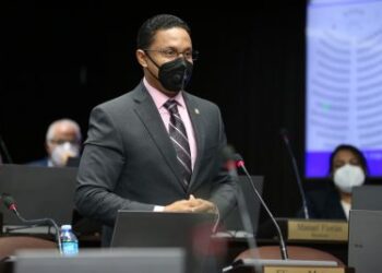 Cámara de Diputados aprueba resolución solicitar al Gobierno incluir a transportistas en programas sociales