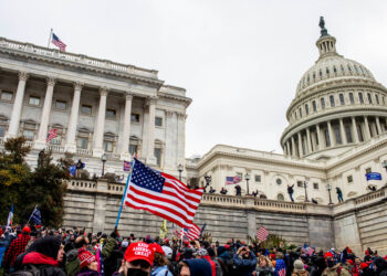 Capitolio cerrado tras choques con seguidores Trump