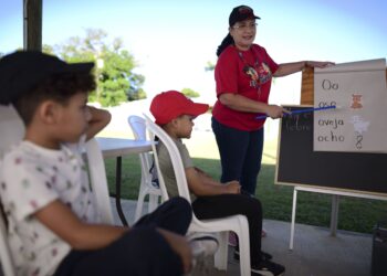 Puerto Rico se alista a reabrir escuelas luego de un año