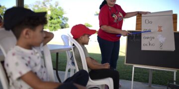 Puerto Rico se alista a reabrir escuelas luego de un año