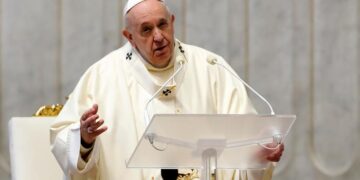 Papa denuncia violencia contra mujeres y exige se les proteja