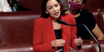 La congresista Alexandria Ocasio-Cortez revela que fue víctima de agresión sexual