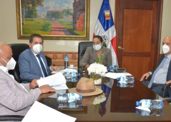 Comisión de Salud Pública del Senado continúan discusión sobre Proyecto de Ley que prohíbe el cobro de dinero a pacientes en emergencias