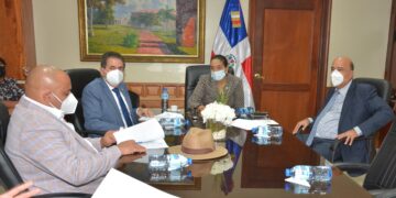 Comisión de Salud Pública del Senado continúan discusión sobre Proyecto de Ley que prohíbe el cobro de dinero a pacientes en emergencias