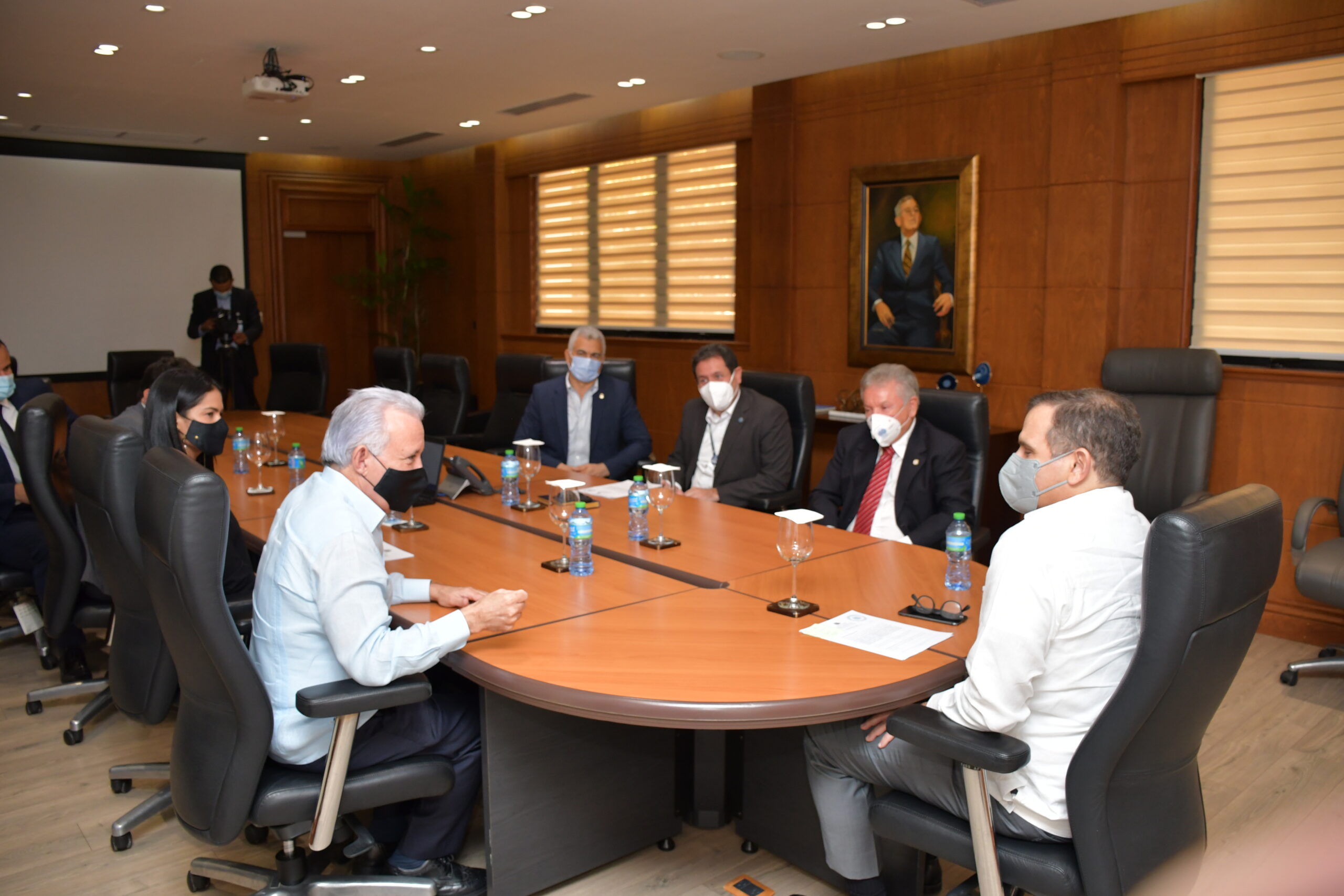 La Comisión Especial de senadores se reúne con el ministro de Hacienda para avanzar en el levantamiento de informaciones