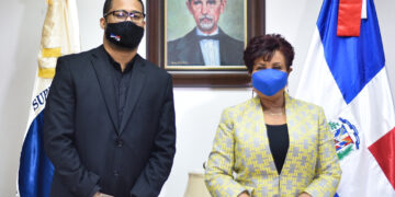 Josefa Castillo y Lápiz Conciente proyectan programa de orientación para la juventud