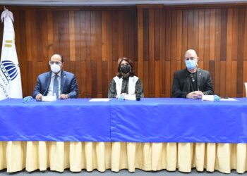 Proceso de vacunación contra COVID-19 se desarrolla según plan establecido