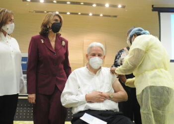 Ministerio de Salud inicia jornada de vacunación contra COVID-19 en CEDIMAT