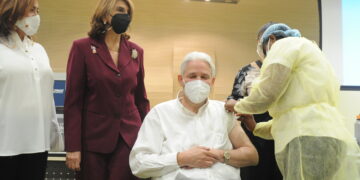 Ministerio de Salud inicia jornada de vacunación contra COVID-19 en CEDIMAT