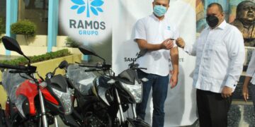 Grupo Ramos dona motocicletas  Alcaldía de SDN para reforzar seguridad ciudadana