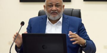 Ministro de Educación llama a la juventud a enfocarse en sus sueños