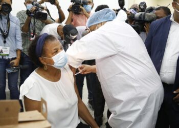 Gabinete de Salud y MINERD inicia vacunación a Maestros de inicial y primaria, priorizados en Fase 1C de Vacúnate RD