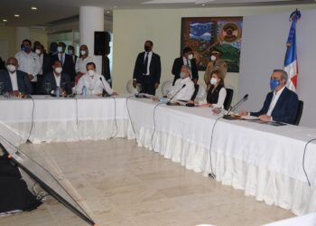 Abinader anuncia construcción extensión de la UASD en SDE y numerosas obras por miles de millones