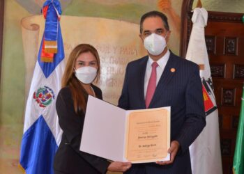 Director ejecutivo de SeNaSa es reconocido por la Alcaldía del Distrito Nacional por su trayectoria y logros profesionales