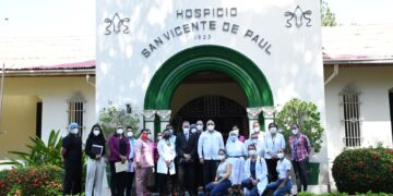 Ministro de Salud visita Hospicio San Vicente de Paúl en Santiago