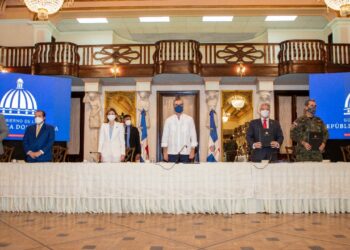 Gobierno firma convenio con universidades privadas para estudios superiores a policías y militares