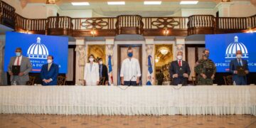 Gobierno firma convenio con universidades privadas para estudios superiores a policías y militares