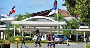 Integran comisión tripartita buscará solucionar paro de docentes en UASD