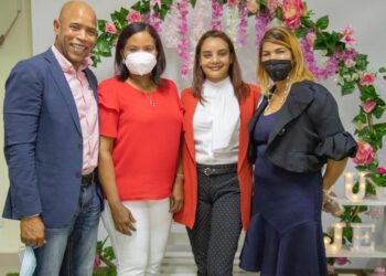 Alcaldía de SDN entrega reconocimiento a mujeres de ese municipio