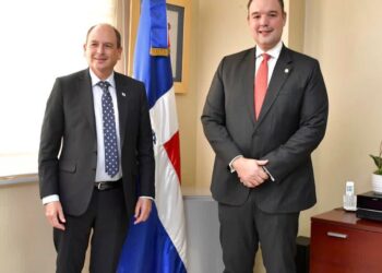 Embajador de Israel realiza visita de cortesía al senador José del Castillo