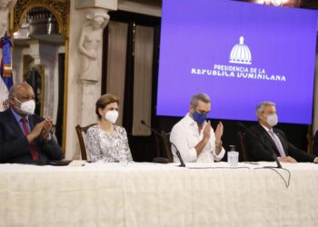 Gobierno y Empresa estadounidense firman acuerdo para el ensamblaje de dispositivos tecnológicos en RD