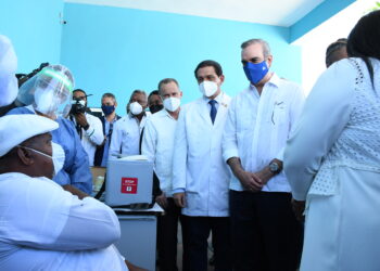 Ministro de Salud  reitera  habrá segunda dosis para completar inoculación contra COVID-19