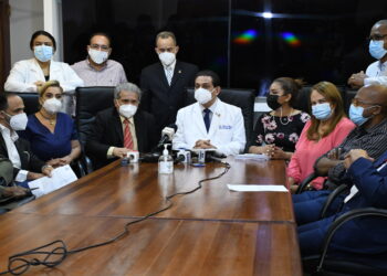 Ministerio de Salud y CMD llegan a acuerdo para reposición de galenos habían sido desvinculados