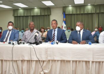 Dionis Sánchez se opone al cultivo de caña en la costa de Pedernales