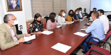 Diputados reciben comisión trata sobre contrato Estado dominicano con empresa Apache