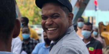 Sindicalista en Los Guaricanos dispone más de 40 vehículos para trasladar adultos mayores a vacunarse contra la covid-19