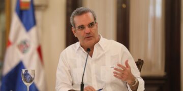 Presidente Abinader asegura solución a juntas de vecinos de SDO sin importar militancia partidaria