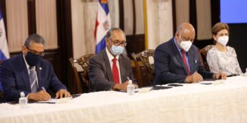 Gobierno impulsa fabricación en el país de laptops y tablets para la educación