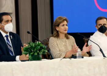 Gobierno  anuncia fin de primeros lotes de vacunas contra COVID-19 en tiempo récord